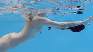 Mimi Cica gets vulgar underwater and nude