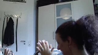 Lesben testen das Sex Toy Fahrrad