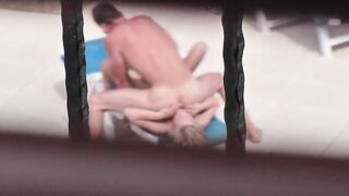 Spanner filmt sex am Pool