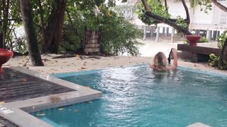 Masturbation into the rain into outdoors pool Freaky huge booty