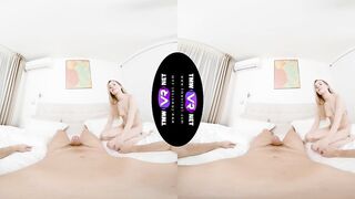 TmwVRnet - Lucky Bee - Lie down and got ready to orgasm!