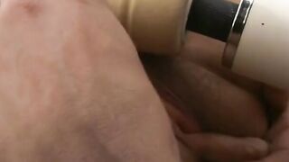 Dark Haired college girl opens her bald twat for blonde mom