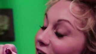 Blonde plays 50s style housewife giving sensational bj