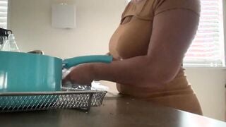 Maid washing dishes to her masturbating boss