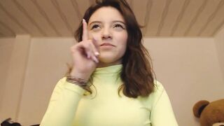 Colombian cam women with virgin face pulls down her jean