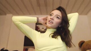 Colombian cam women with virgin face pulls down her jean