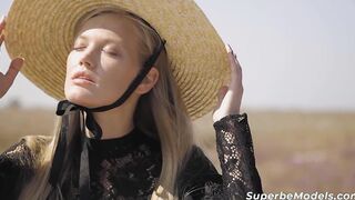SUPERBE - Blonde Compilation! Models Performance Off Their Bodies