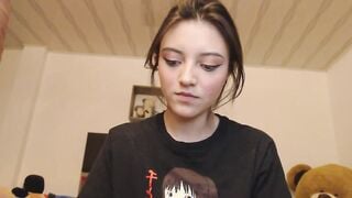 Virgin looking cunt with mouth with gorgeous face looks cute suckin