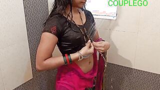 Chori chori deka raha tha nahate hue