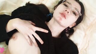 Hottie takes a cock into her mouth and spreads her legs