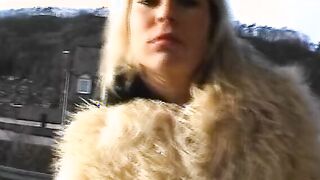 Bildhuebsche 23 jaehrige Rayan aus Finnland interviewed