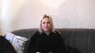 Bildhuebsche 23 jaehrige Rayan aus Finnland interviewed