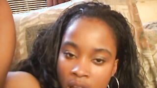 Skinny bodied Bae give warm blowy on her knees