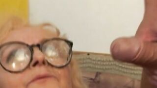 Old bimbo enjoying hardcore fucking and the a nice facial