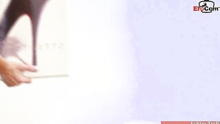 Anal sex and a jizzed on the foot from the dark hair bimbo