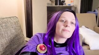 Raven tries toes