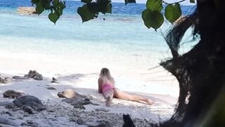 Sex On The Beach - Amateur Nudist Voyeur