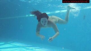 Enjoy Lina Mercury and Mia Ferrari swim nude