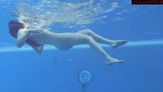 Enjoy Lina Mercury and Mia Ferrari swim nude