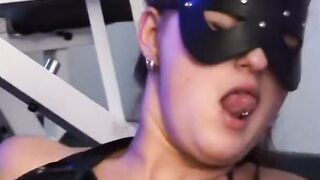 Well favoured whore Enjoying fucking her snatch into the gym