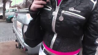 Alexa auf der Strasse eingesammelt und gefilmt