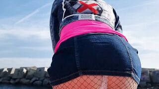 Showing her snatch on a outside beach and rough squirt