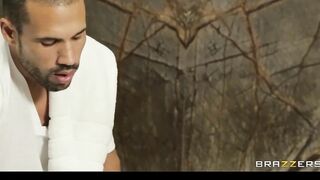 Big Titted Spanish Hot Esperanza Gomez Gets a Deep Tissue Strokes