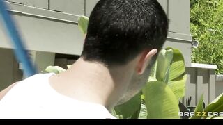 Stressed out cougar Brooklyn Lee Gets Massaged with a Happy ending
