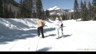 Beauty Blonde Skier Jessica Nyx offer her bf an Super Sexy Suck & Boned