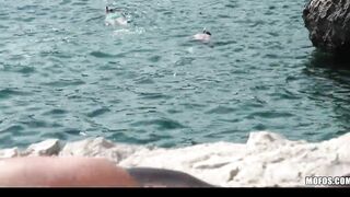 Hottie young blonde hoe tanning public gets her w