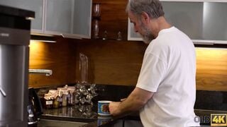 OLD4K. Geezer took woman from Czech Republic to his place to penetrate