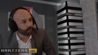 Brazzers - Hot & Vulgar Babes Kissa Sins & Bella Rolland Got Boned Inside The ZZ News Studio