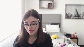 Newly initiated nerdy cunt with mouth on cam pulls down her jeans an