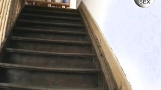 Blondes 18 yo auf dem Dachboden vernascht