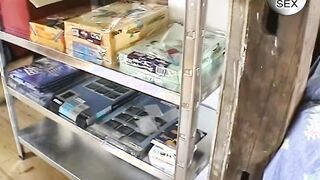 Blondes 18 yo auf dem Dachboden vernascht