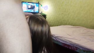 Demonstration of oral sex skillz at home