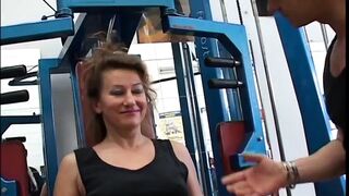 Turned On thot at the gym tries to seduce her coach