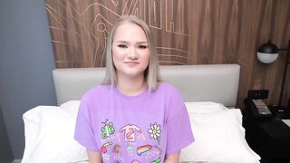 This Hottie new 18 yo has a fat booty and loves sucking off dick