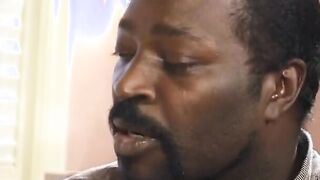 2 Bombshell ebonies hava a sex into the sport complex