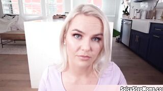 Stepmom offered her super sexy bubbly booty