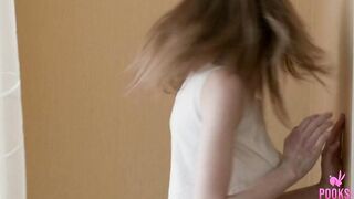 Turned On Dark Hair Daisy Gets Nude And Plays With Her Clitoris
