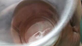 Fantaflasche im Arsch - die Snatch flattert wie ein Schmetterling