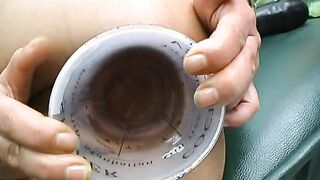 Fantaflasche im Arsch - die Snatch flattert wie ein Schmetterling