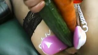 Fantaflasche im Arsch - die Snatch flattert wie ein Schmetterling