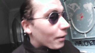 Teenie Claudia lernt Deep Throat