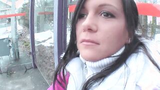 Teenie Barbara besorgt es sich fuer Taschengeld
