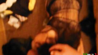 Una sugar MILF de culo grande es masturbada y follada por chico adolescente "sugar mommy"