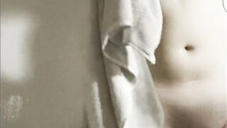 18 Yo gets naked and takes a shower