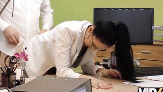 VIP4K. Hot needs new musical instruments, so she has a beauty session