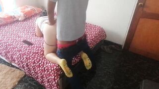 I take advantage of my cousin when she helps me look for my phone, I can't stand it and I start touching her huge booty to take advantage of her while she's inside the chair my uncles weren't home